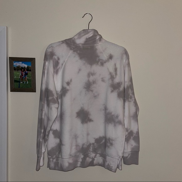 sweater - Picture 2 of 3